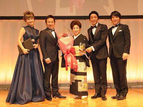 パーティーでは４０ミリオネアを達成した濱田雅子氏の表彰も行われた
